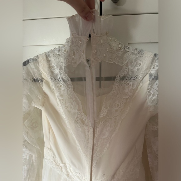Vintage IGLWU Wedding gown size 6 lace ruffles waterfall beads train - Picture 8 of 11